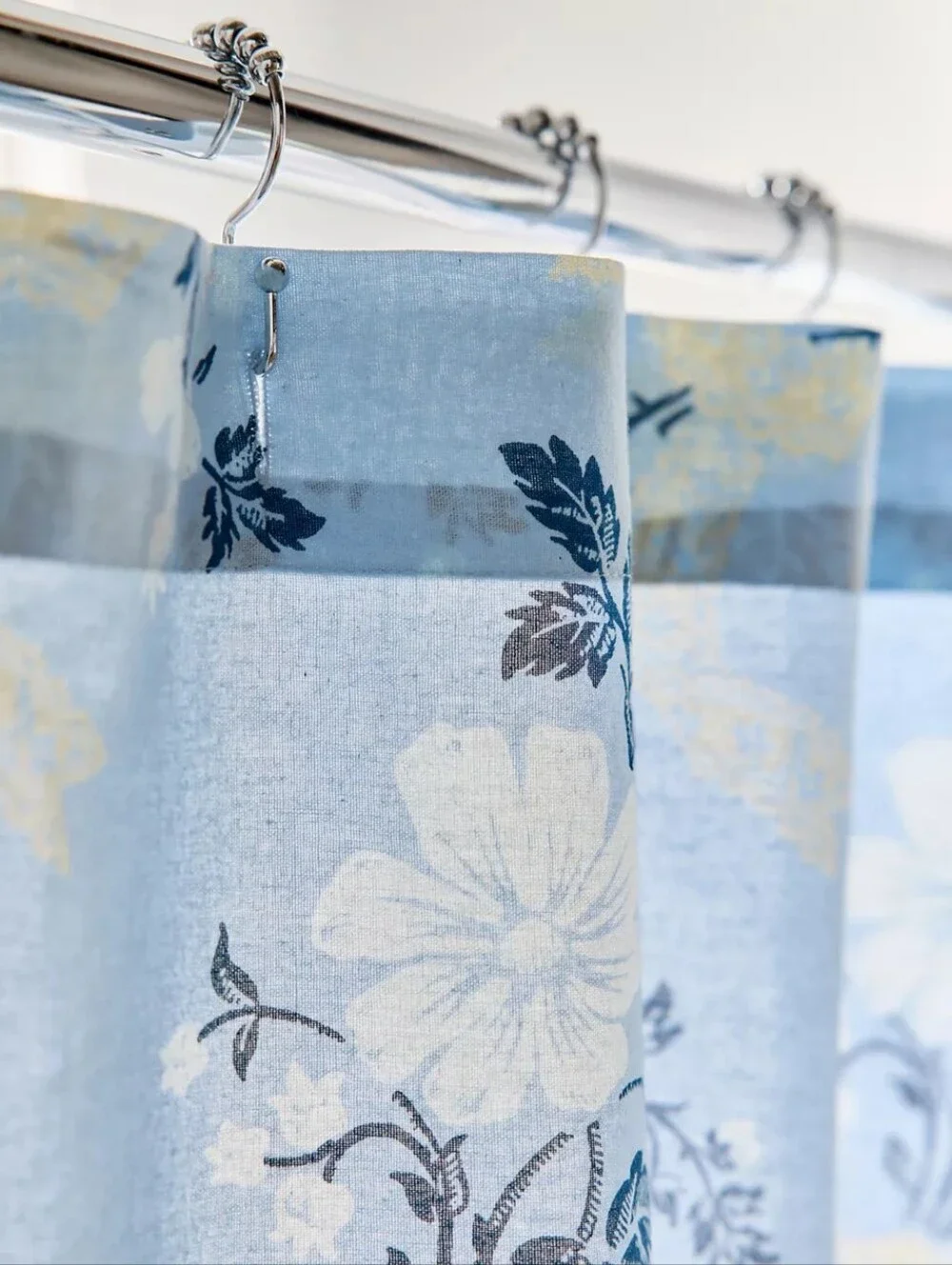❣️🪷NWT Urban Outfitters Juliette Floral Bows Patterned Shower Curtain 72x72